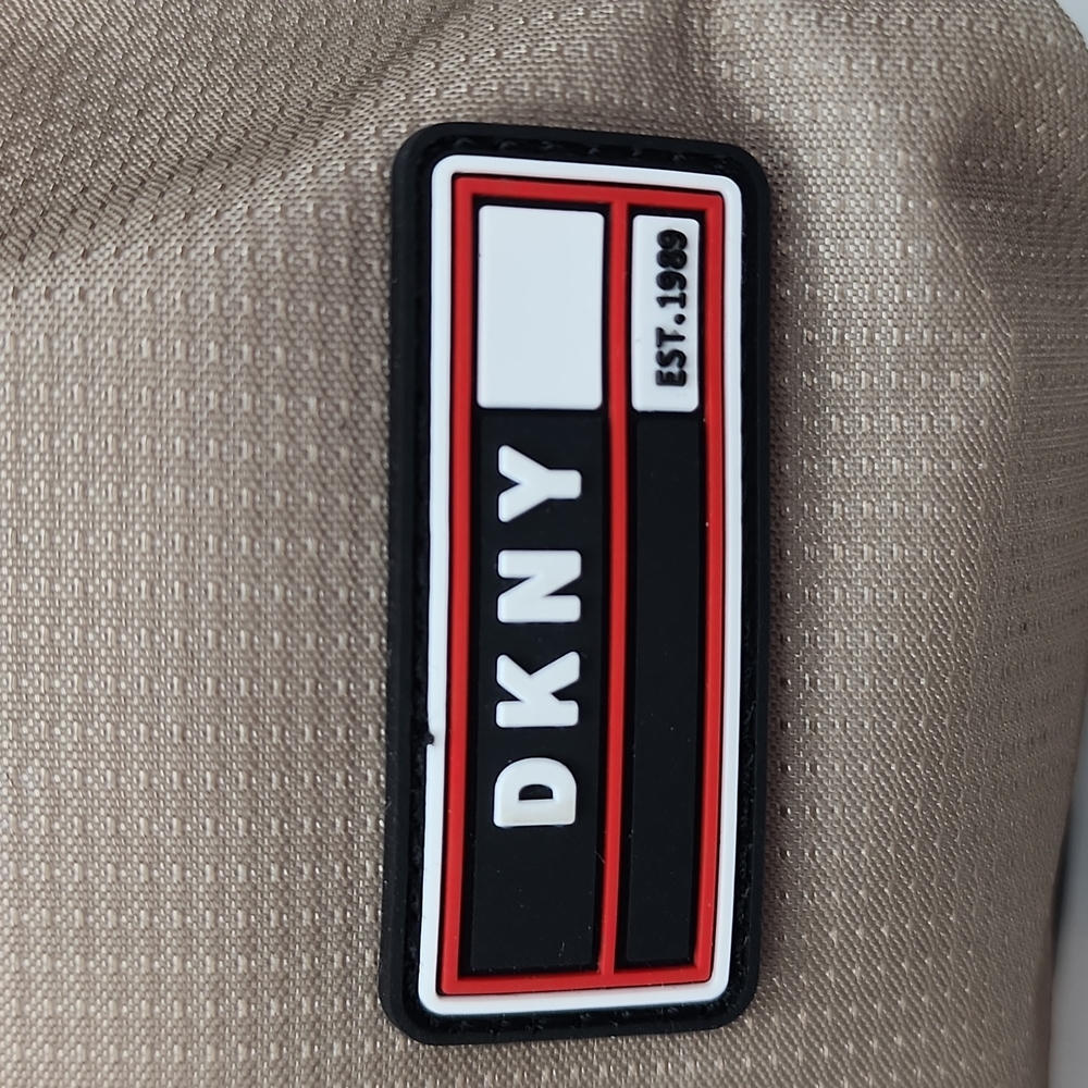 DKNY TOILETRY TRAVEL BAG - Picture 3 of 13